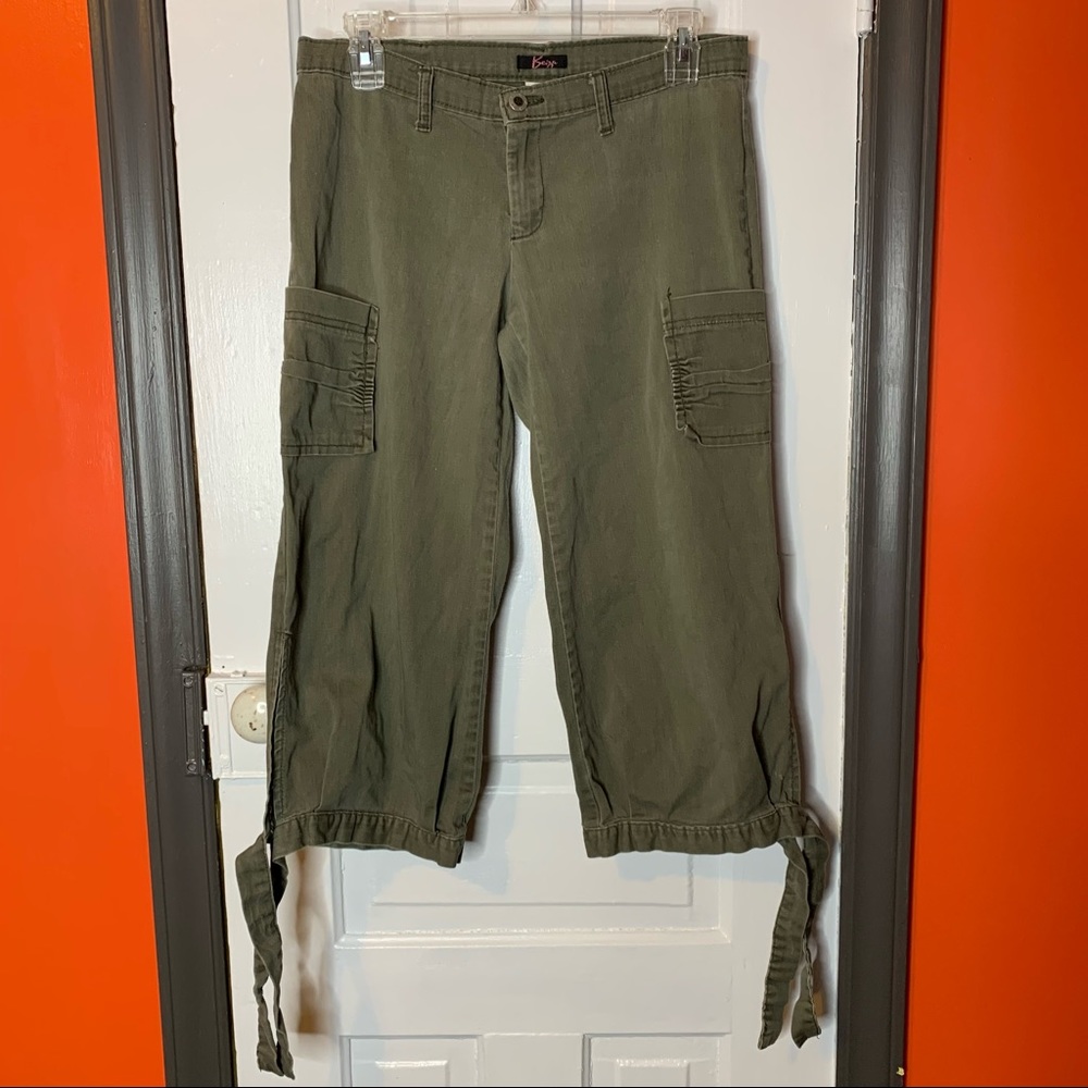 Beiza Y2K Distressed Skater Cargo Capris